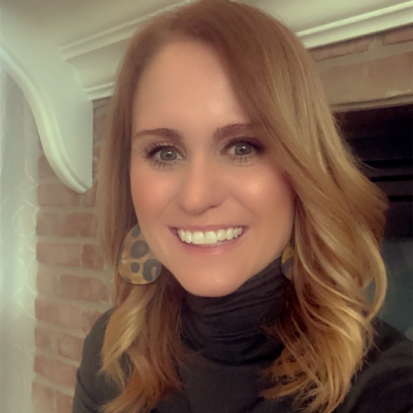 Meet your Posher, Kelly - Picture 2 of 2